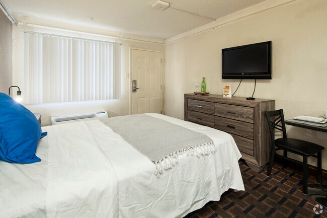 Interior Photo - Siegel Select Jackson