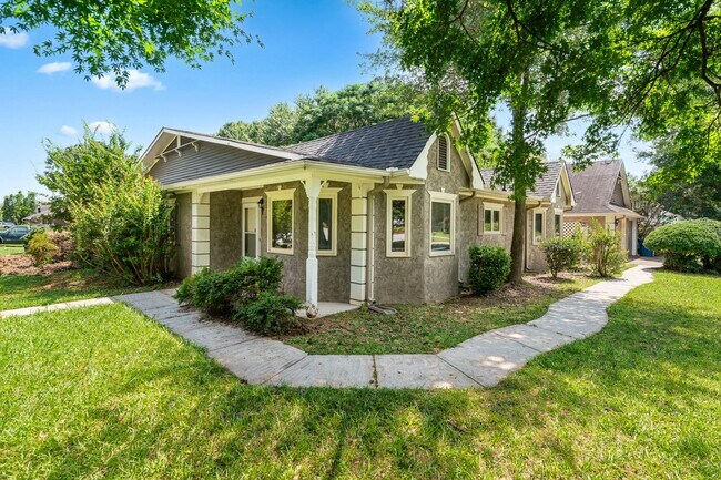 Foto del edificio - 2804 Briar Hill Ln SE