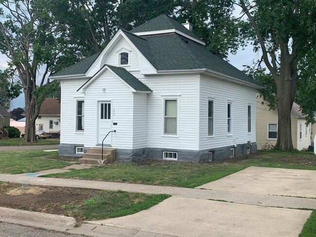Building Photo - RENT ($750/month): 2 Beds