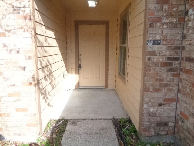 Building Photo - 8002 Big Oak Dr