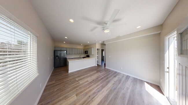 Building Photo - 5327-5327 E Falls View Dr