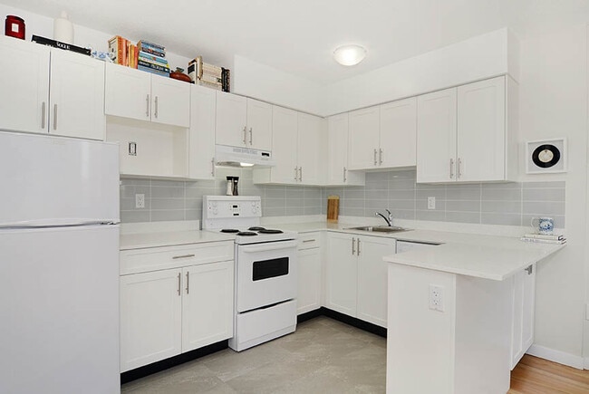 Building Photo - Breakers