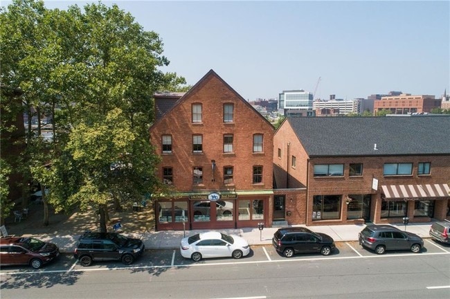 Building Photo - 371 S Main St