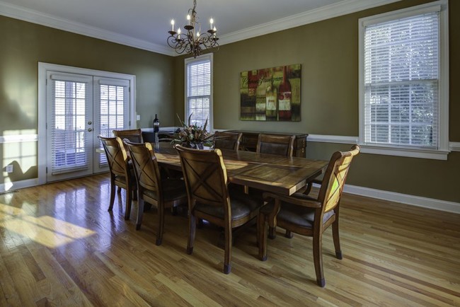 Foto del edificio - 6710 Hampton Creek Dr