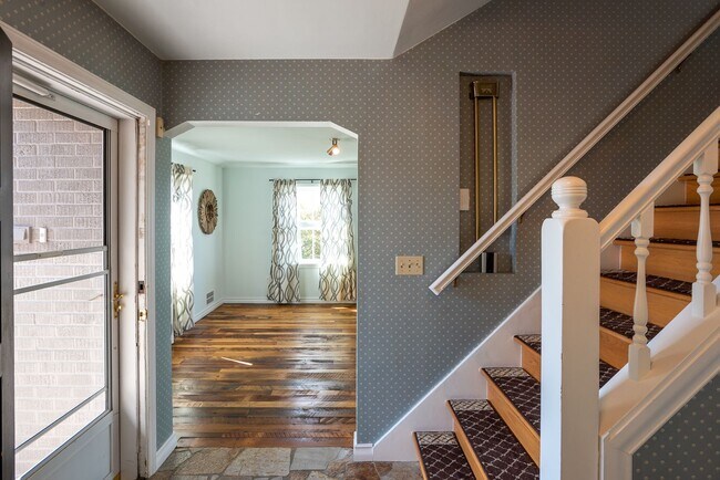 Foto del edificio - Stunning North Beach 4 bedroom, 3.5 bath with breathtaking view.