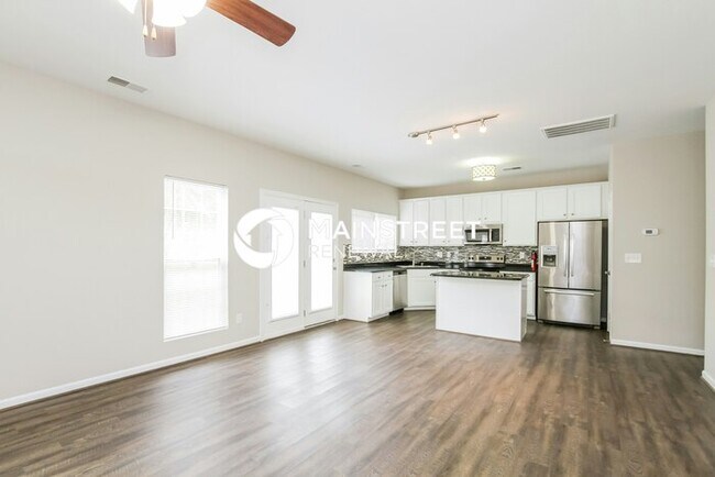 Building Photo - 4 Bedroom Pet-Friendly Home in Huntersville, NC with Main Street Renewal