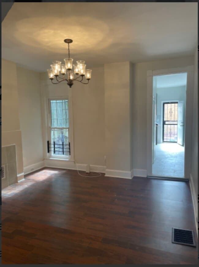 Building Photo - 1225 Cloverdale Rd