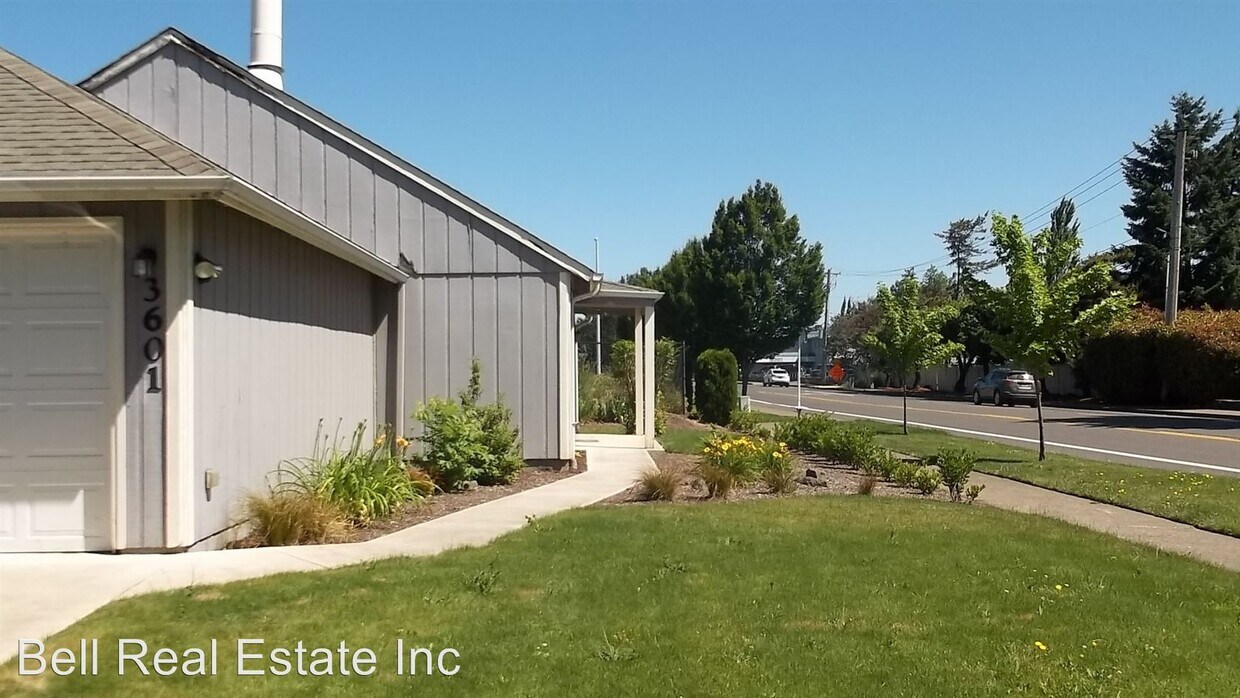 Primary Photo - 3603-3603 Plumtree Dr