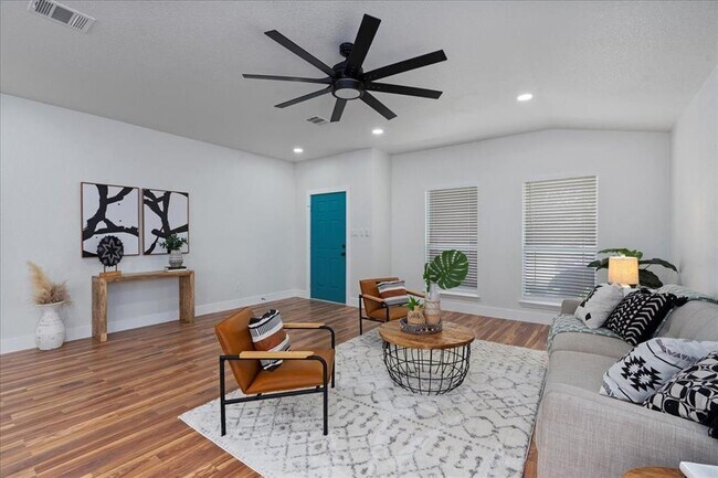 Building Photo - 308 Covent Dr
