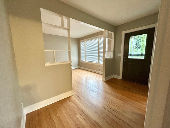 Foto del edificio - 247 Graeme Dr