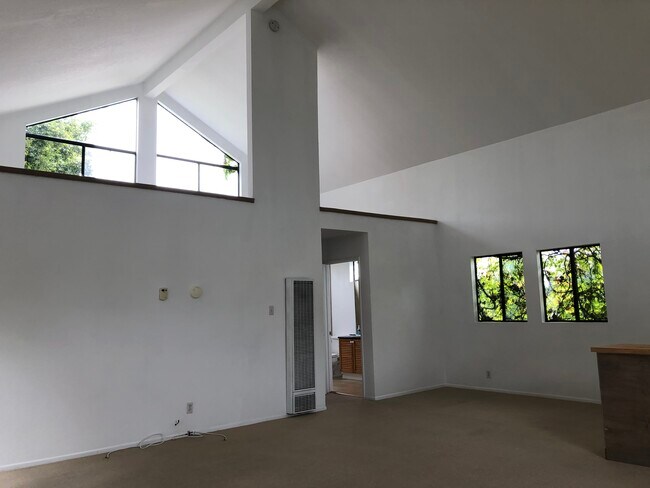 living/kitchen/dining - 4363 Chase Ave