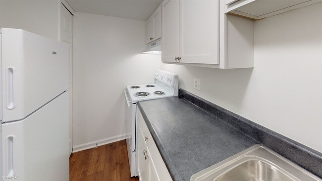 Building Photo - 1 br, 1 bath Apartment - 721 Green Rd Apt 234