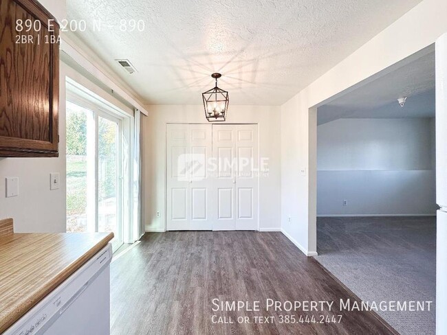 Building Photo - 890 E 200 N