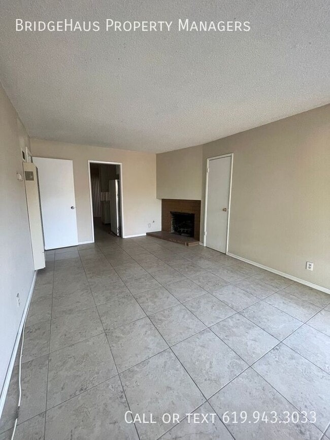 Building Photo - 516 S Tulip St