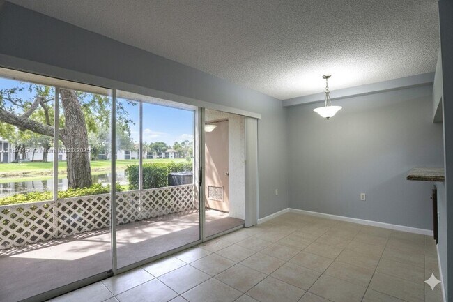 Building Photo - 7106 Glenmoor Dr