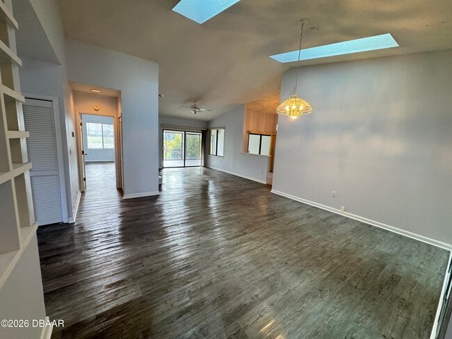 Foto del edificio - 1921 Sprucewood Way