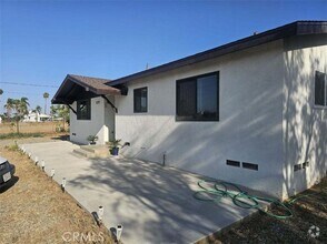 Building Photo - 21327 Pinewood St