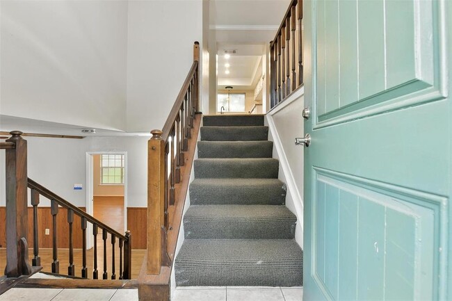 Building Photo - 329 Gleneagles Dr