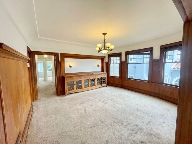 Building Photo - Westwood Park - Stunning 4BR+ / 2 BA Home w/Fabulous Back Yard! - PROGRESSIVE