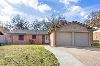 Building Photo - 600 Patricia Dr