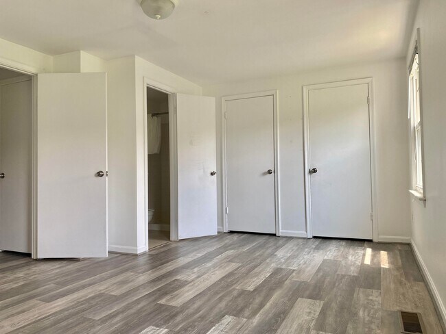 Foto del edificio - 7351 Crestleigh Cir