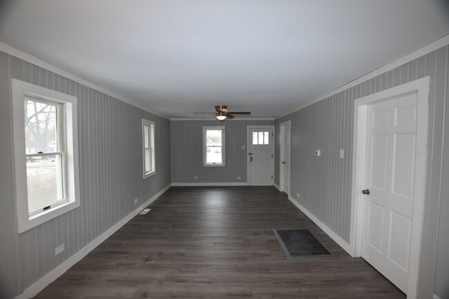 Building Photo - 301 Anderson Ave