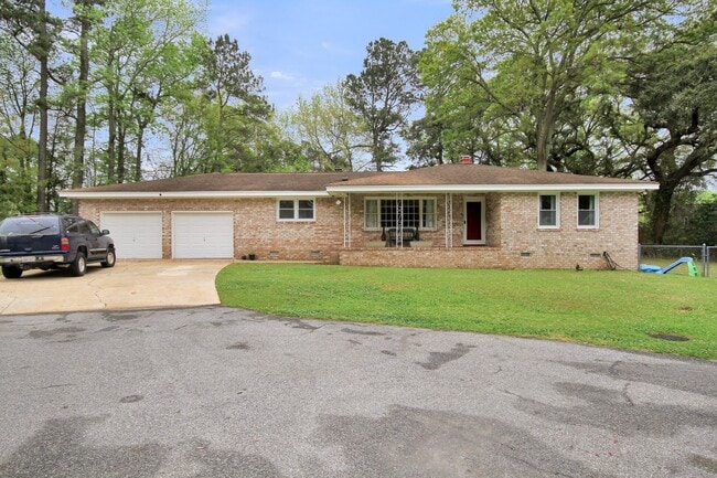 Building Photo - Beautifully Renovated West Ashley Home