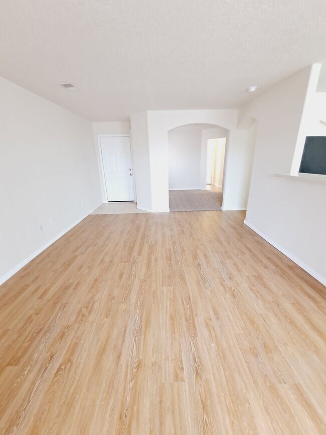 Building Photo - 2 bed 2 bath home in Huning Ranch!