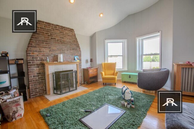 Building Photo - 3 bedroom in Brookline MA 02135