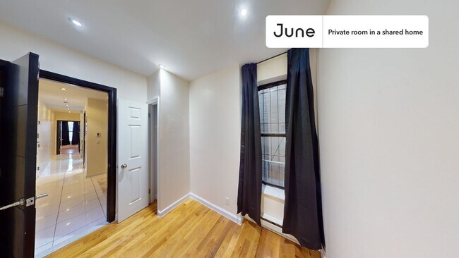 Foto del edificio - Private bedroom in 3 bed/1 bath Home