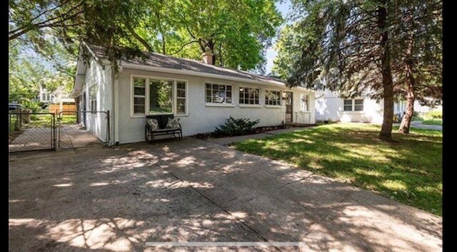 Foto principal - 937 W 32nd Ter