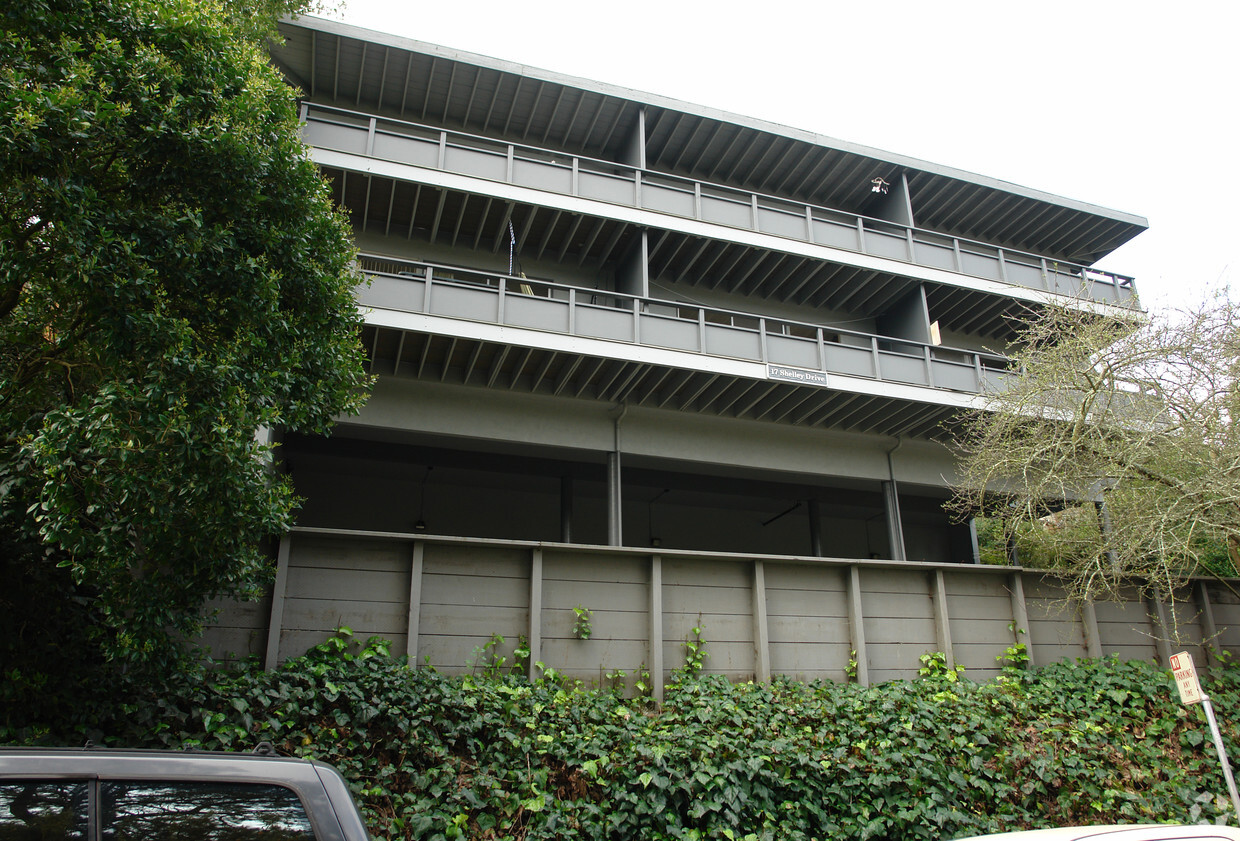 Building Photo - 17 Shelley Dr
