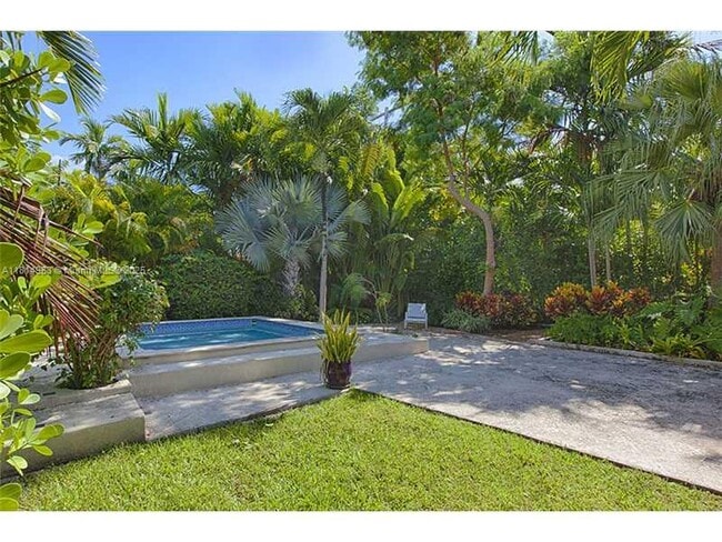 Foto del edificio - 745 Lakeview Dr