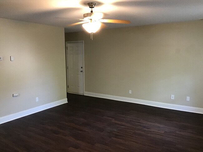 Foto del edificio - 130 Crossing Cir