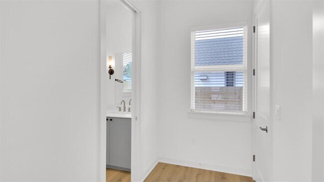 Foto del edificio - 7208 Providence Ave