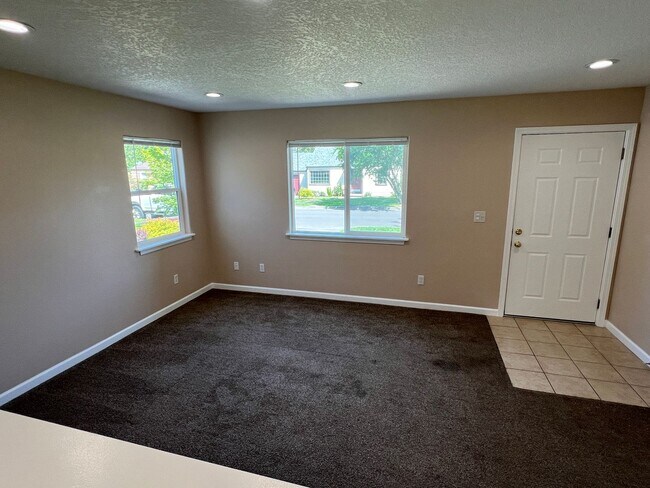Foto del edificio - Wood Village Two Bedroom