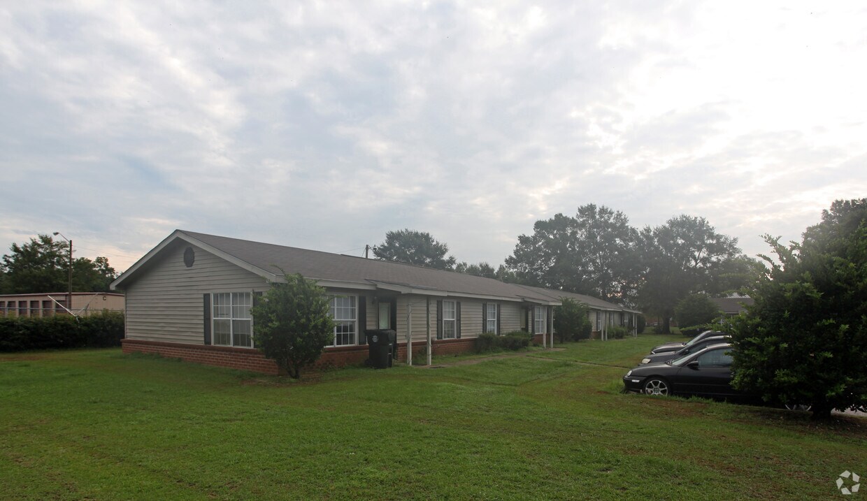 Foto principal - Trail Court Apartments