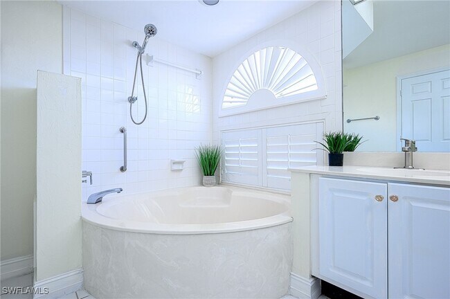 Foto del edificio - 595 Beachwalk Cir