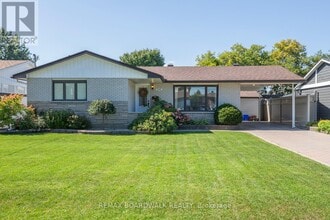 Building Photo - 1588 Maxime St