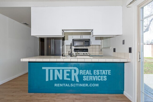Building Photo - Lovely Pet Negotiable Rocklin Home near Ro...