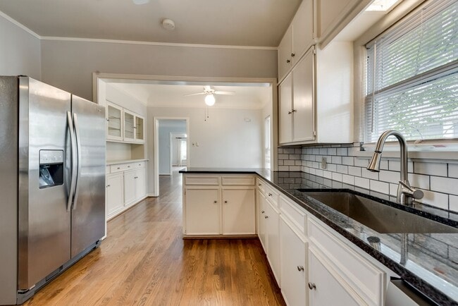 Building Photo - 4208-10 Normandy AVE