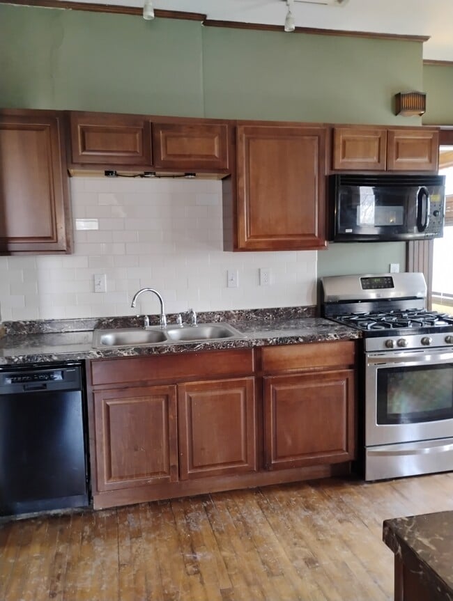 Building Photo - 1407 Girard Ave N