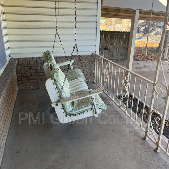 Foto del edificio - 3748 S Louisville Ave