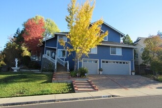 Building Photo - 3071 Crestablanca Dr