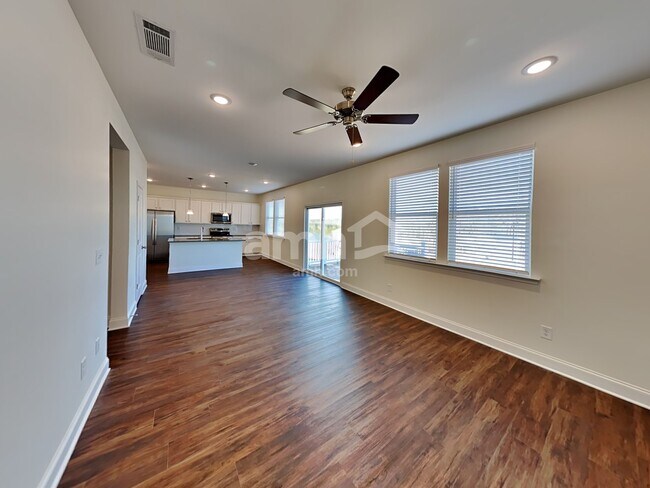 Building Photo - 3881 Chivalry Dr