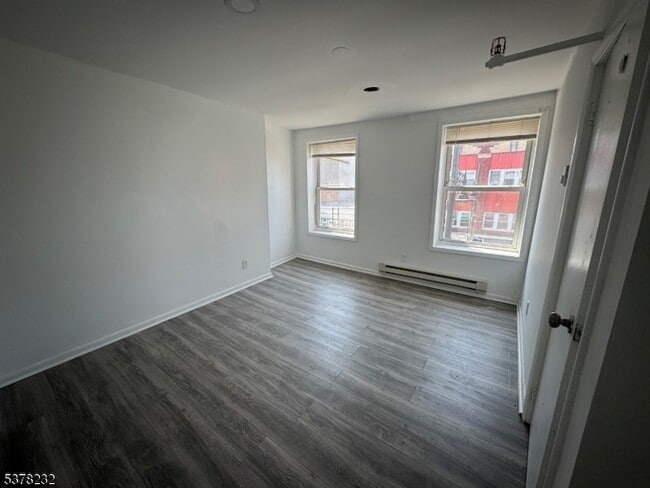 Building Photo - 275 Main St