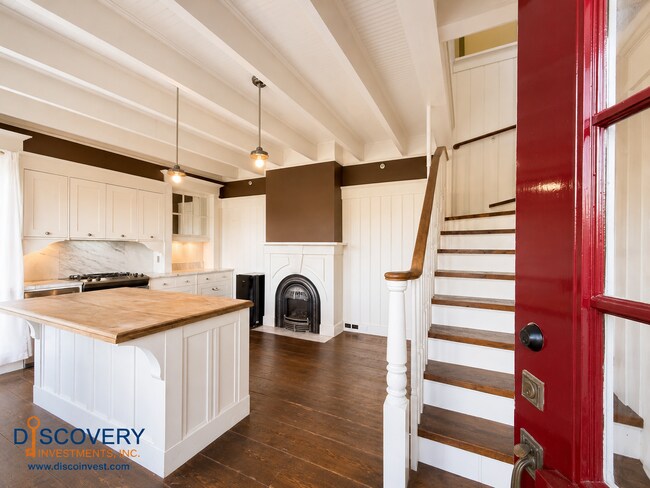 Foto del edificio - Exquisitely Remodeled Contemporary Piedmont Cottage with Timeless Charm and Premium Finishes