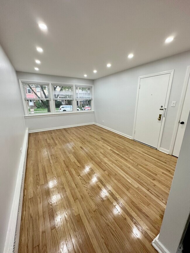 2641 W Gregory St Unit 1W, Chicago, IL 60625 Condo for Rent in