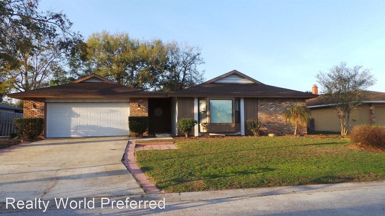 4 br, 2 bath House 125 E. Cottesmore Circle House for Rent in