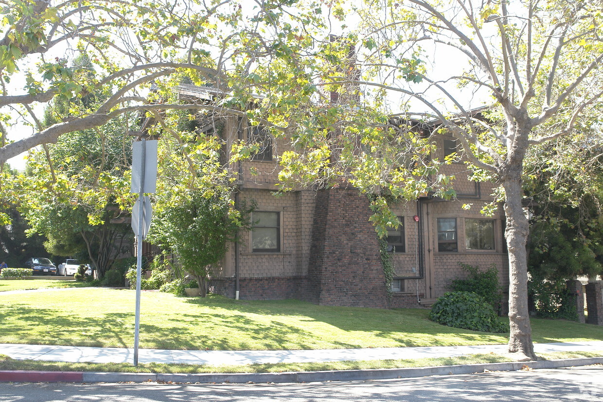 Building Photo - 205 Macarthur Blvd